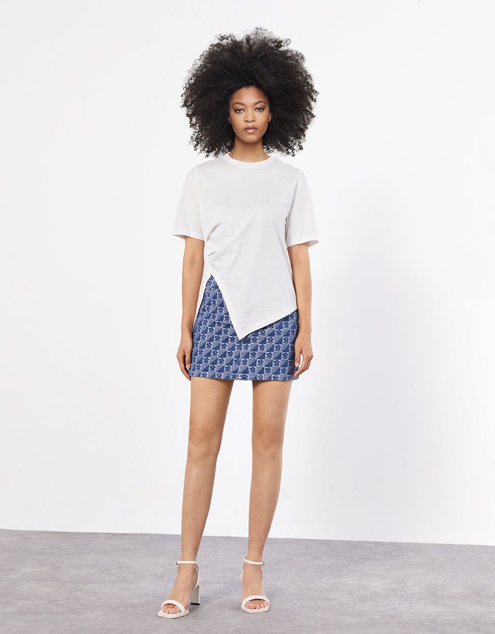 Asymmetrical Hem T-Shirt sold by Urban Revivo product image thumbnail 3