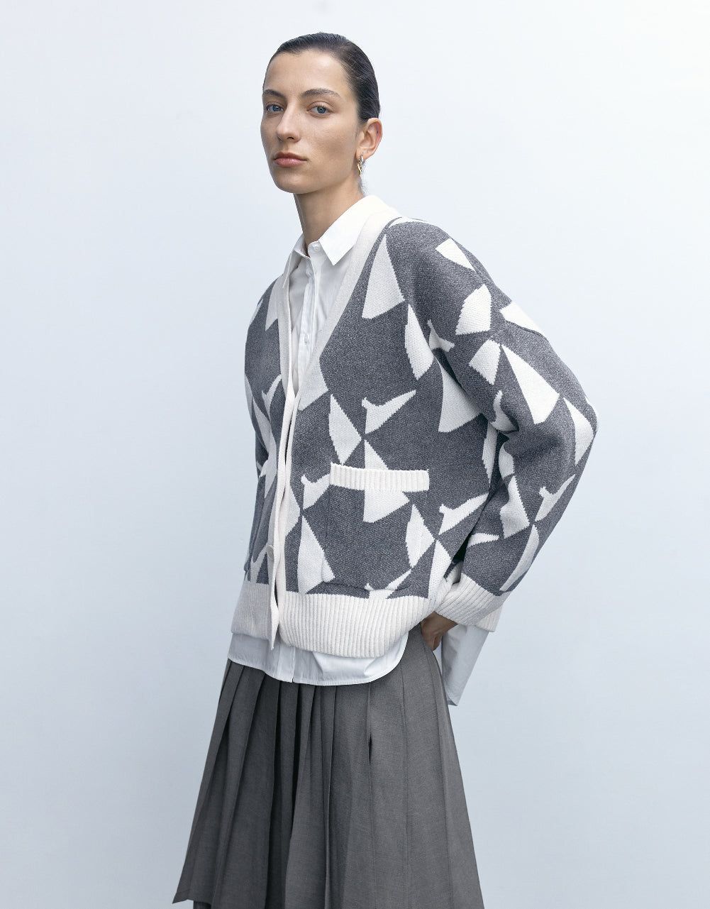 Drop Shoulder Sleeve V-Neck Knitted Cardigan sold by Urban Revivo product image thumbnail 3