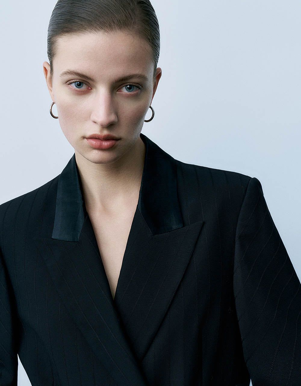 Cropped Peaked Lapel Blazer sold by Urban Revivo product image thumbnail 5