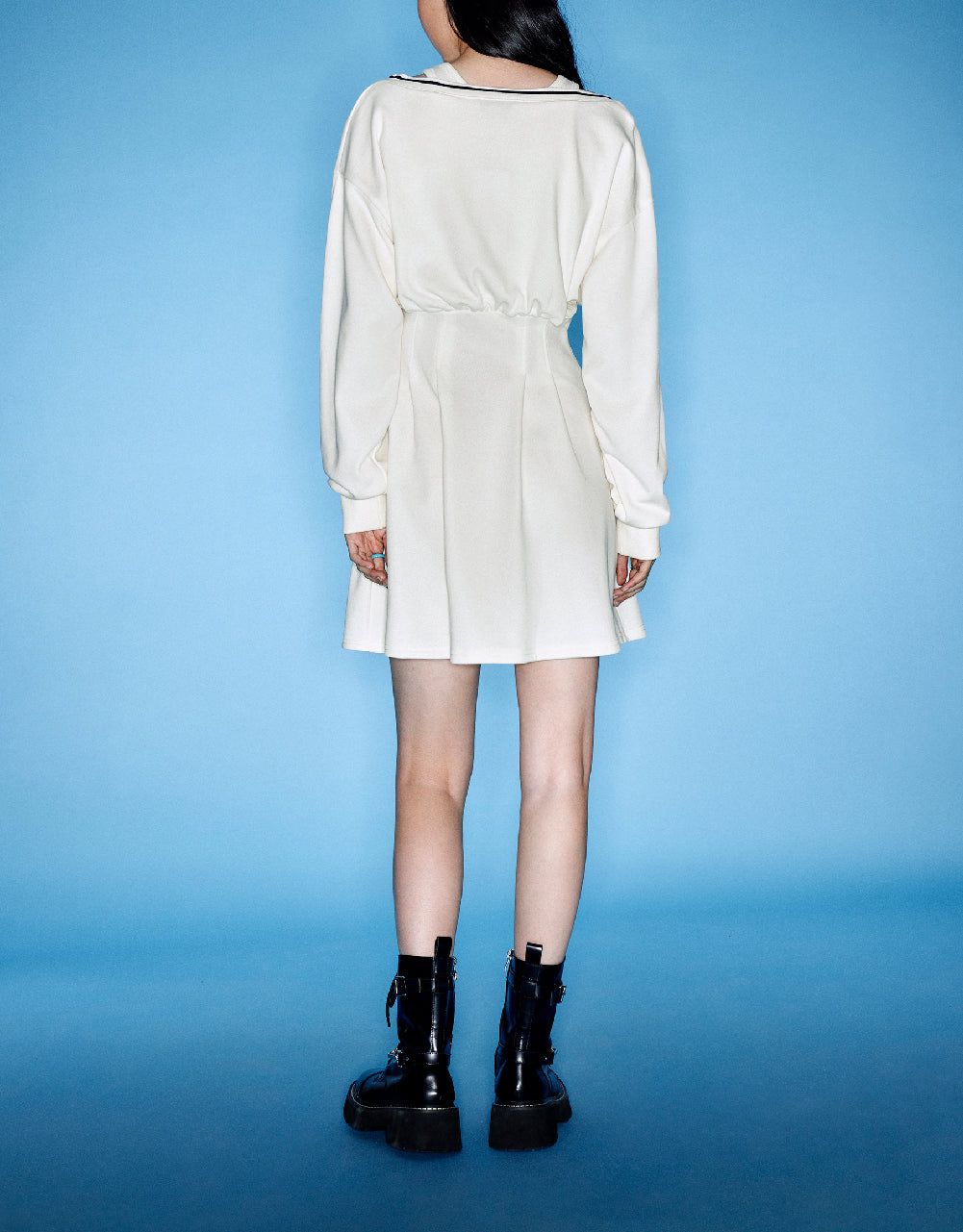 Drop Shoulder Sleeve V-Neck Skater Dress sold by Urban Revivo product image thumbnail 4