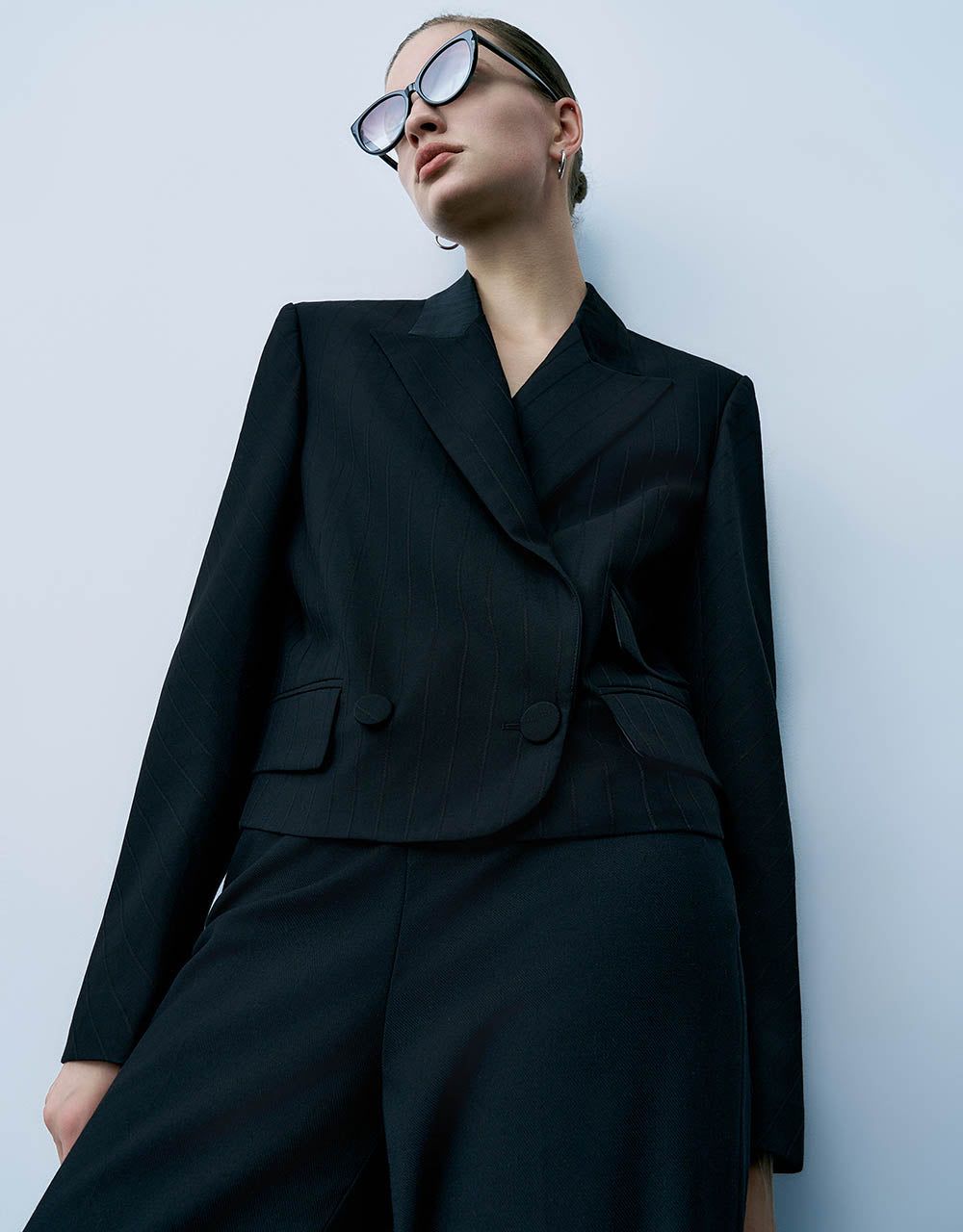 Cropped Peaked Lapel Blazer sold by Urban Revivo product image thumbnail 3