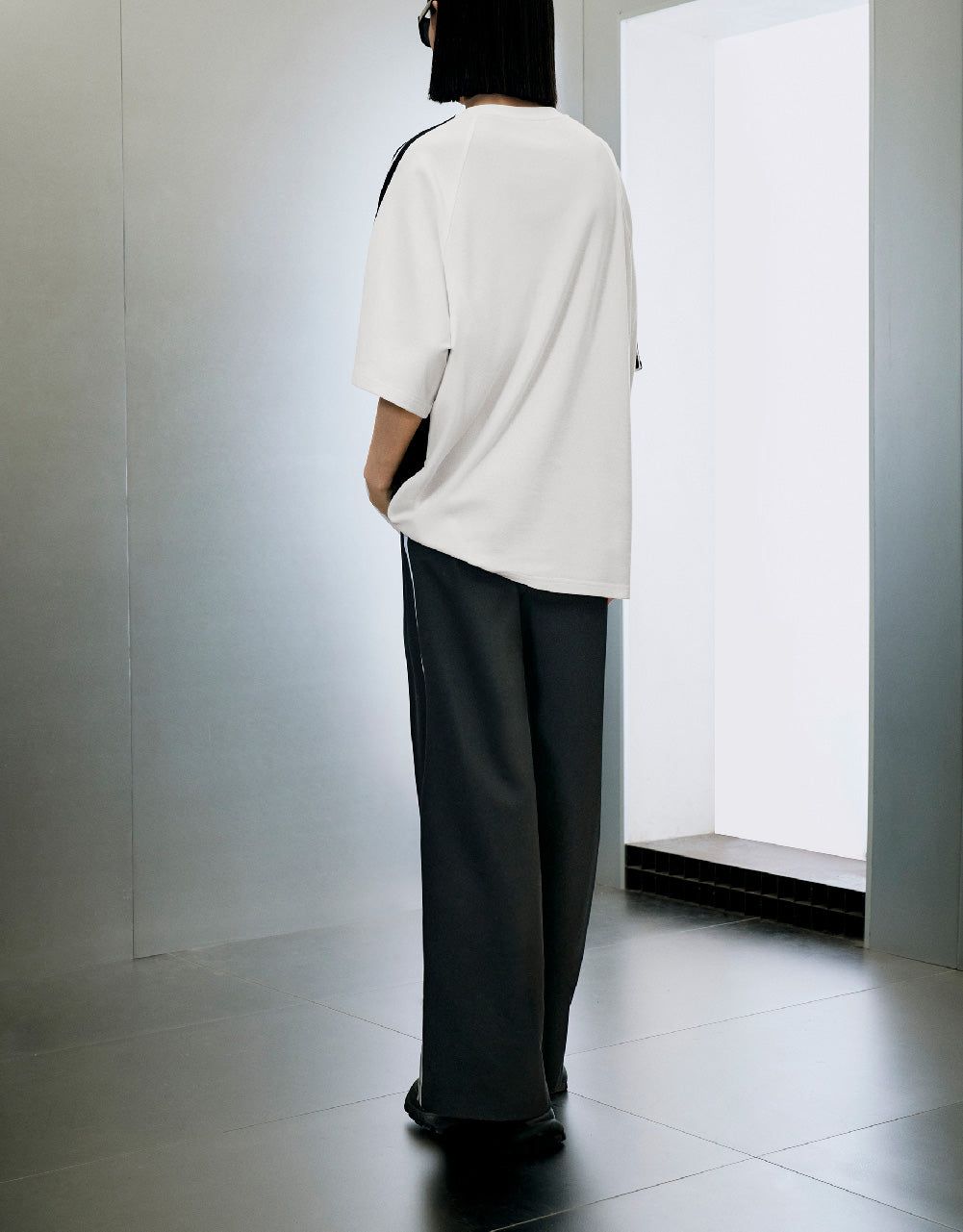 Raglan Sleeve Crew Neck Loose T-Shirt sold by Urban Revivo product image thumbnail 4