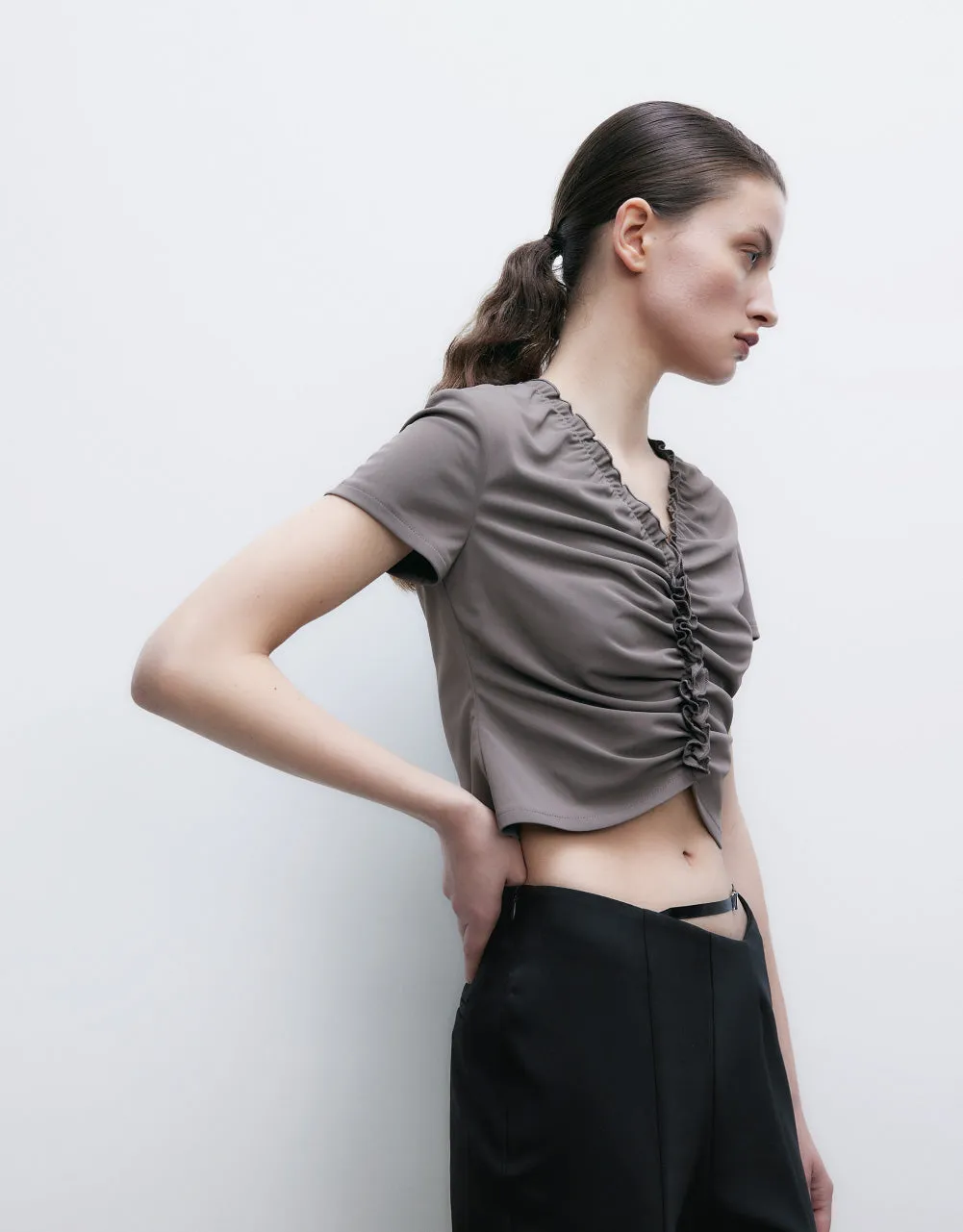 Wave Trim V-Neck T-Shirt sold by Urban Revivo product image thumbnail 3