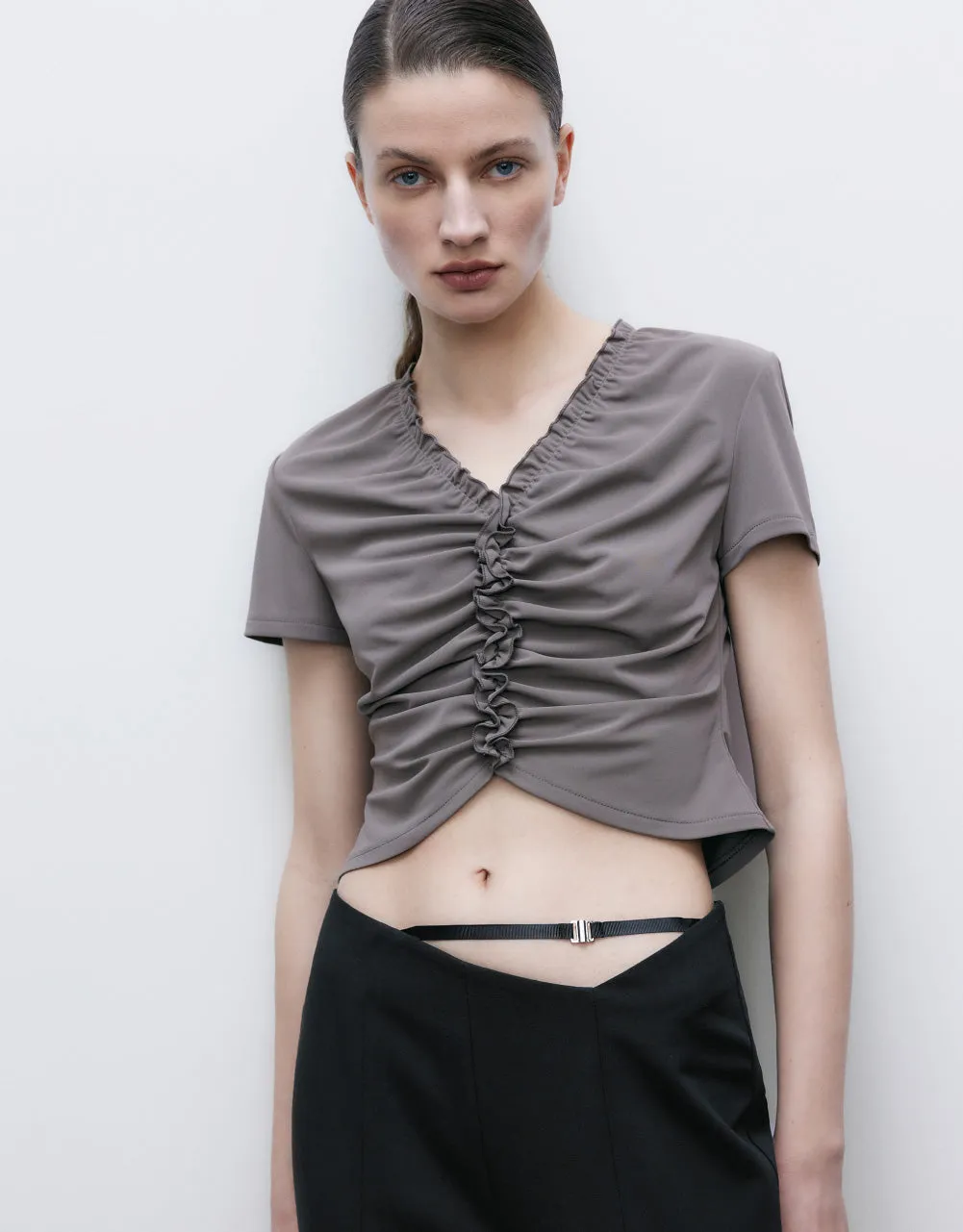 Wave Trim V-Neck T-Shirt sold by Urban Revivo product image thumbnail 5