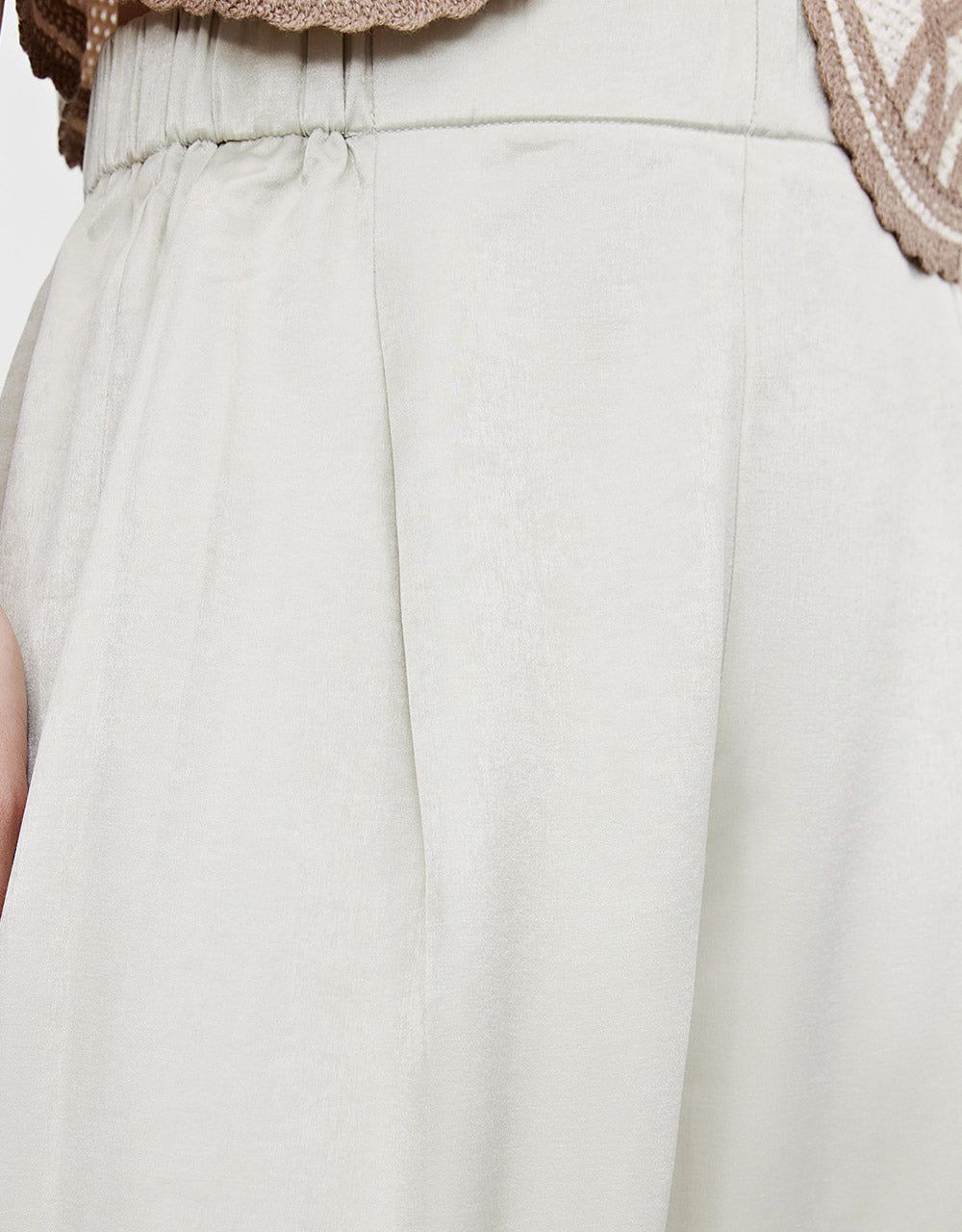 Minimalistic Casual Wide Leg Pants sold by Urban Revivo product image thumbnail 5