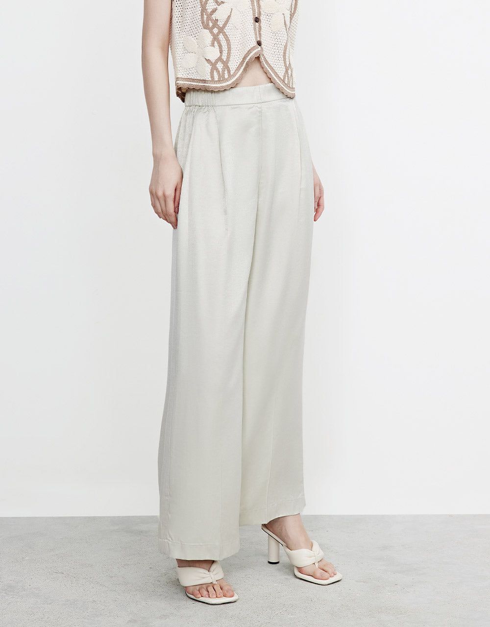 Minimalistic Casual Wide Leg Pants sold by Urban Revivo product image thumbnail 3