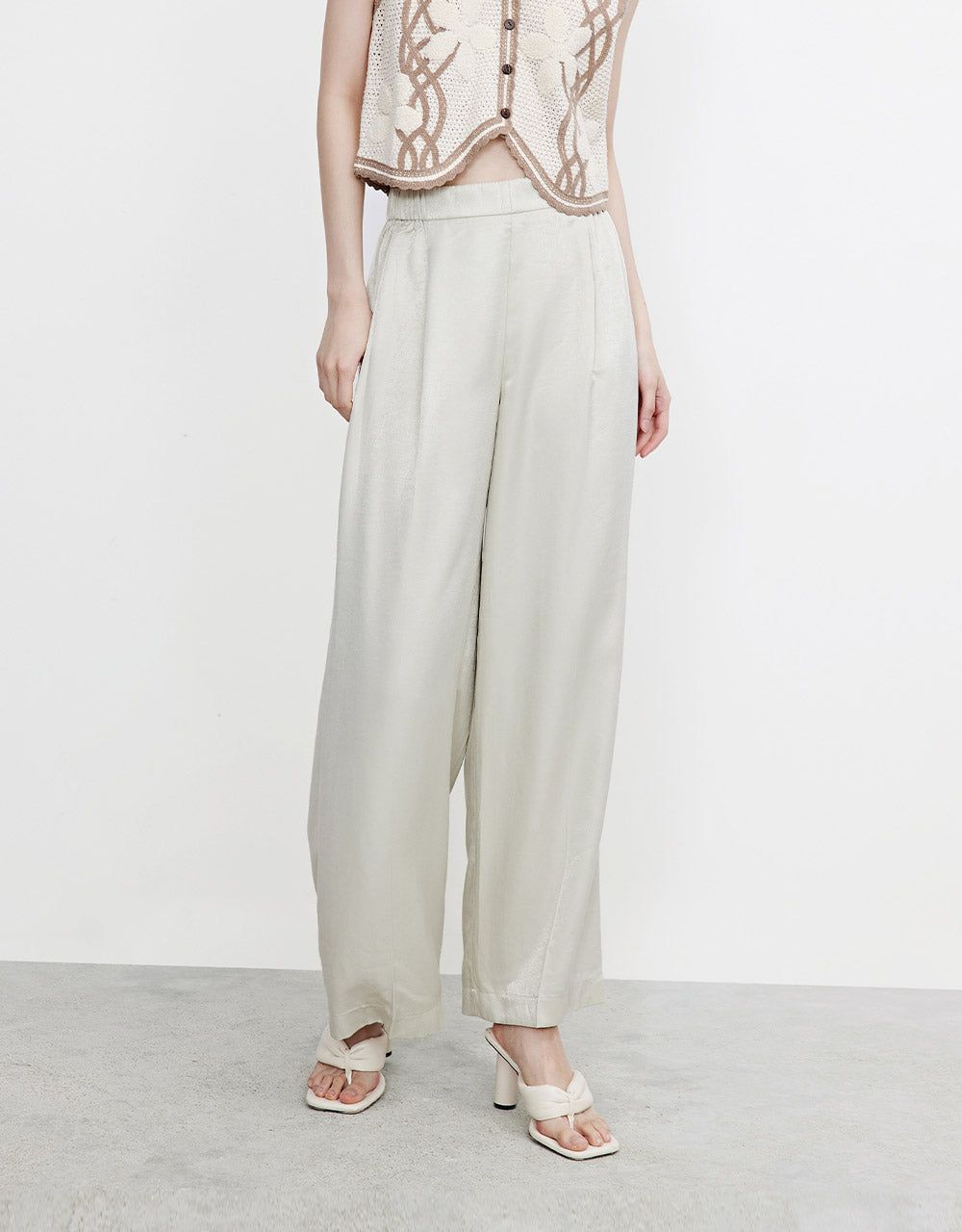 Minimalistic Casual Wide Leg Pants sold by Urban Revivo product image thumbnail 2