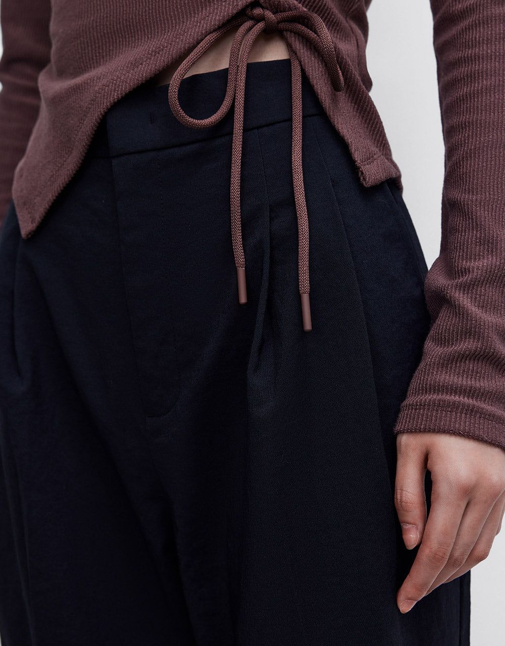 High Waist Relaxed Fit Pants sold by Urban Revivo product image thumbnail 3