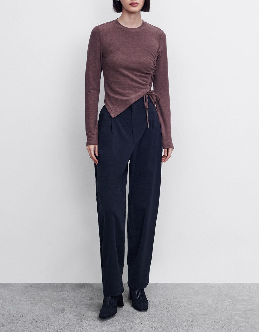High Waist Relaxed Fit Pants sold by Urban Revivo product image thumbnail 2