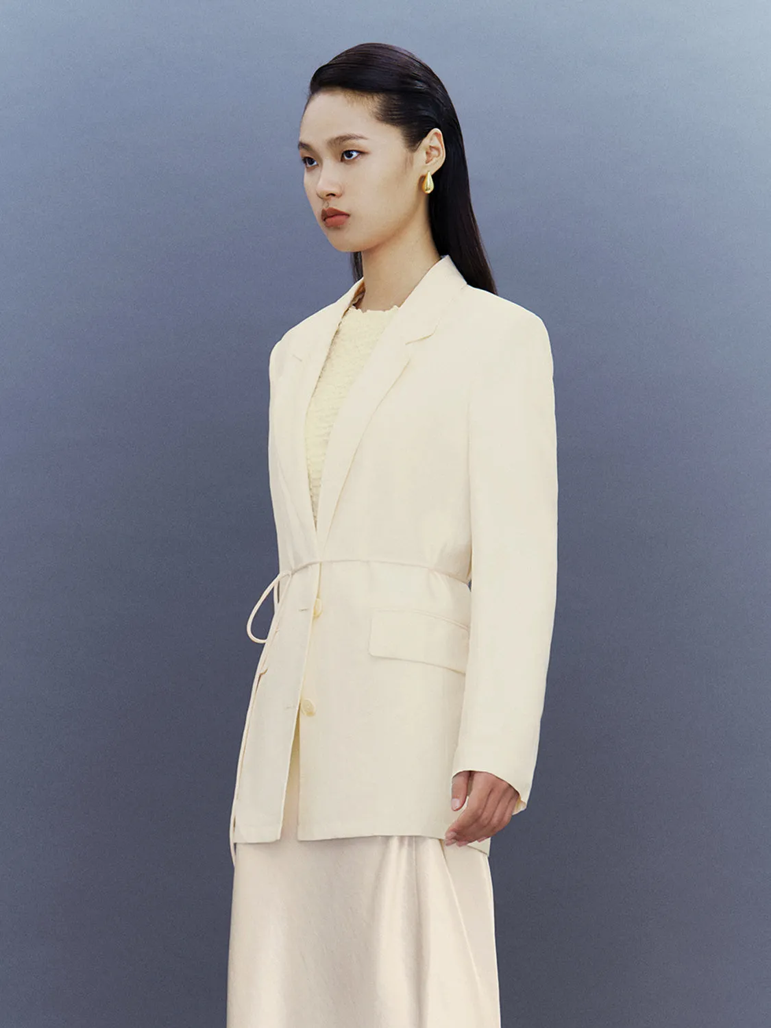 Textured Tailored Notch Lapel Straight Blazer sold by Urban Revivo product image thumbnail 4