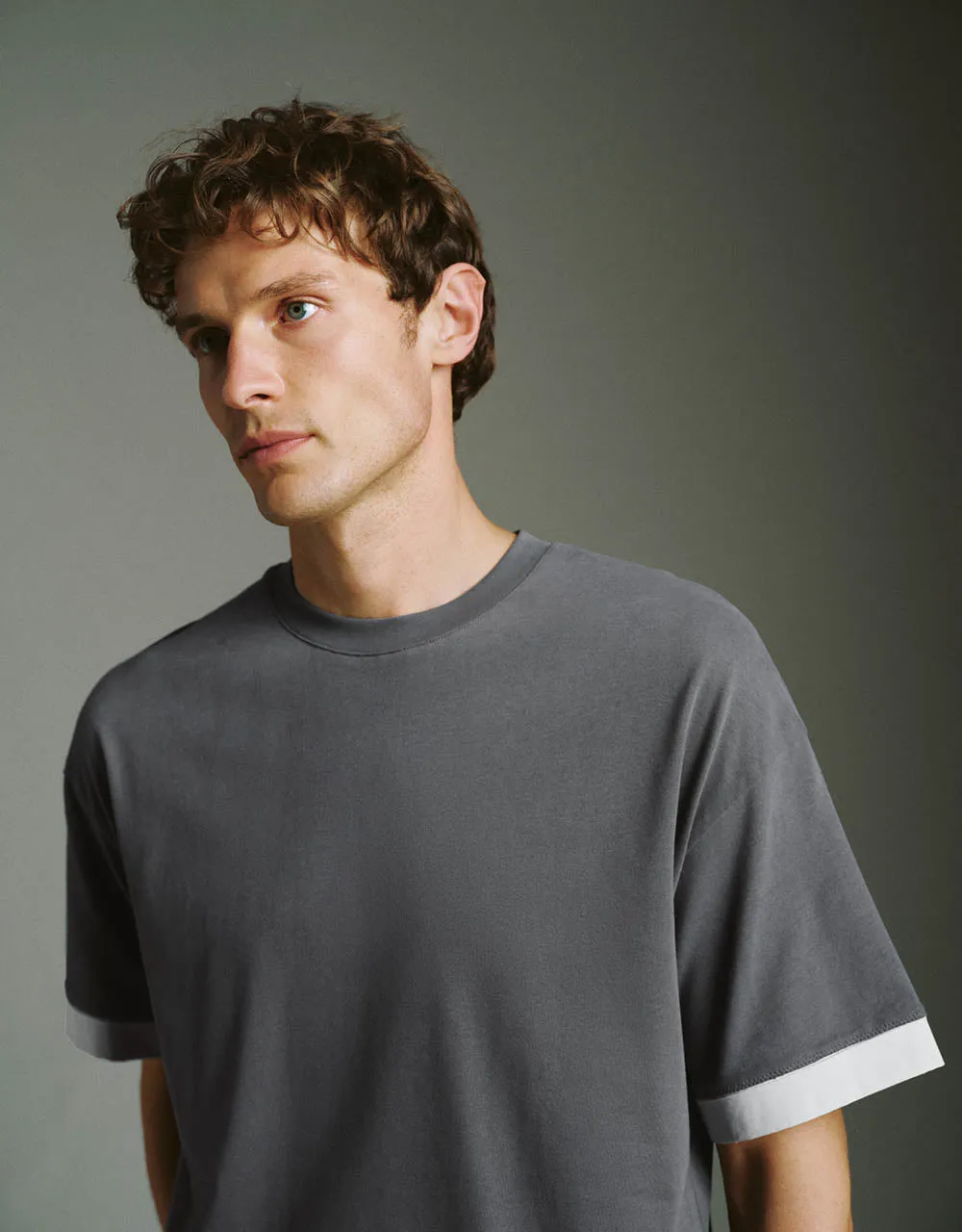 Crew Neck Loose T-Shirt sold by Urban Revivo product image thumbnail 4