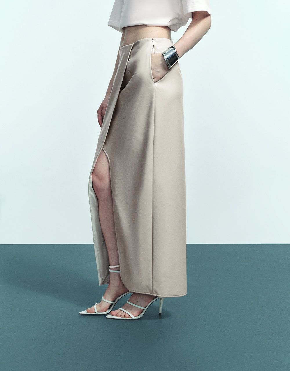 Vegan Leather Midi Straight Skirt sold by Urban Revivo product image thumbnail 4