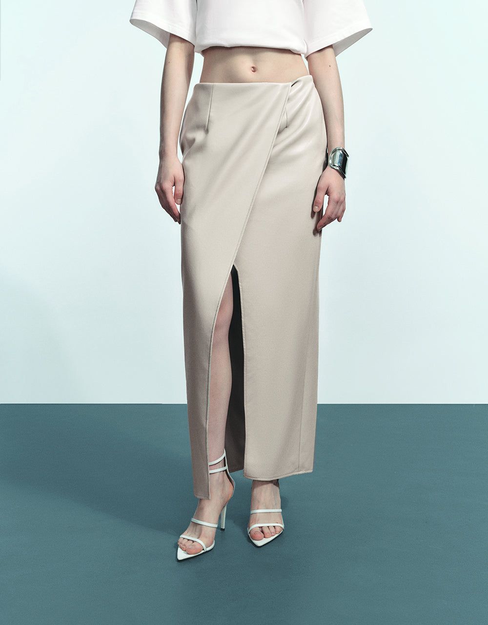 Vegan Leather Midi Straight Skirt sold by Urban Revivo product image thumbnail 2