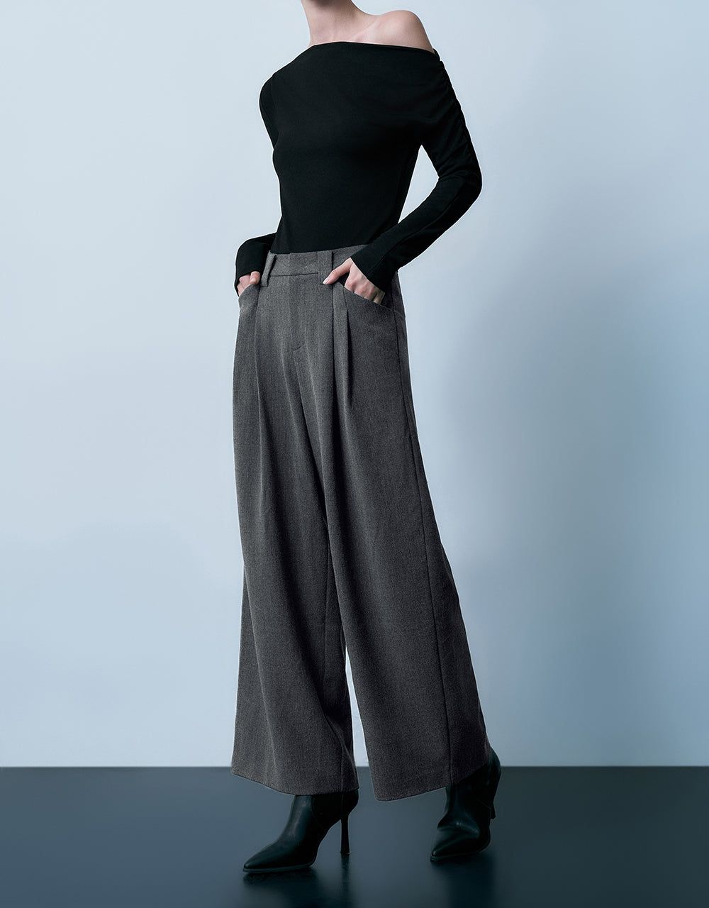 Tailored Wide-Leg Pants sold by Urban Revivo product image thumbnail 4
