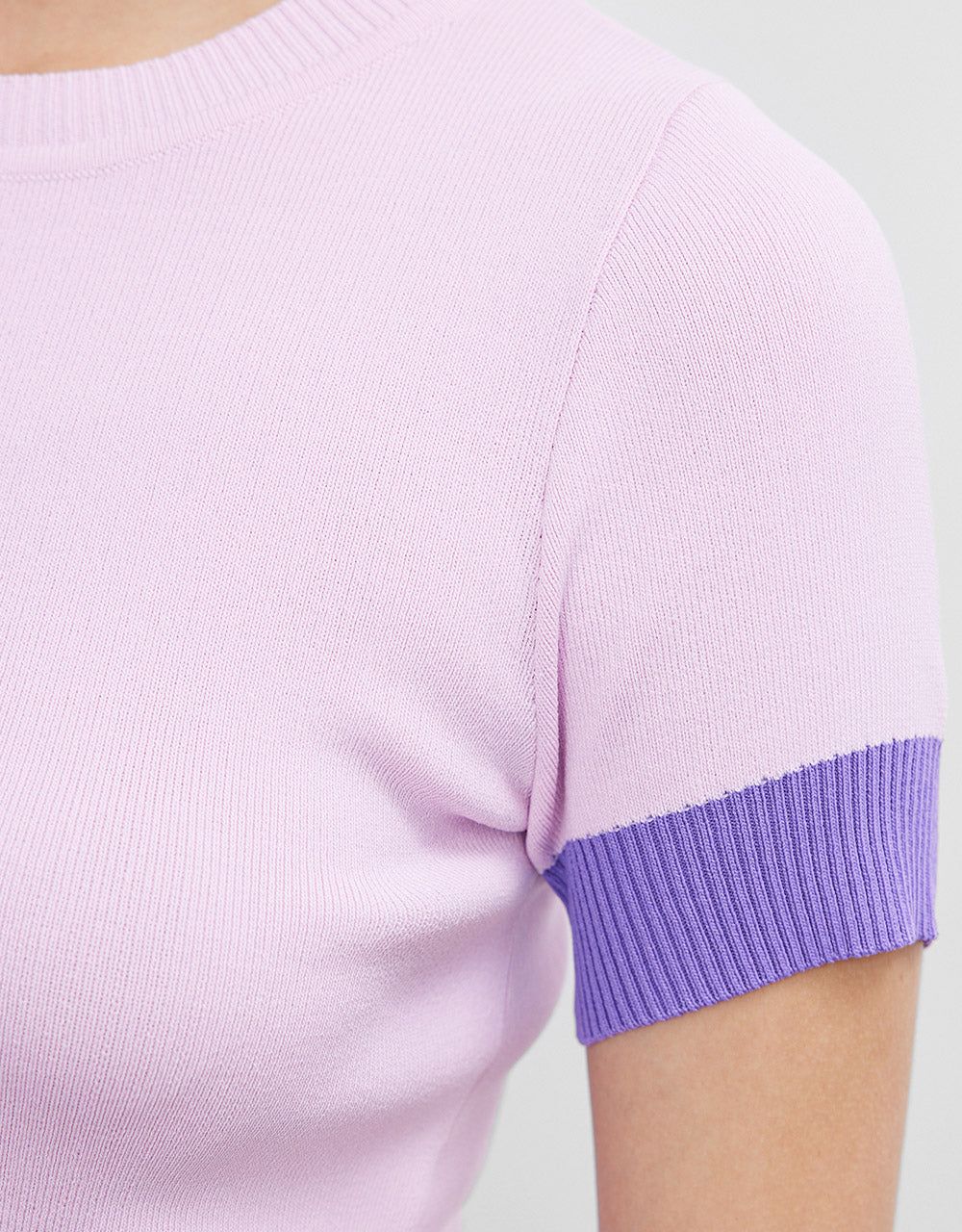 Colorblock Fitted Knitted Tee sold by Urban Revivo product image thumbnail 3