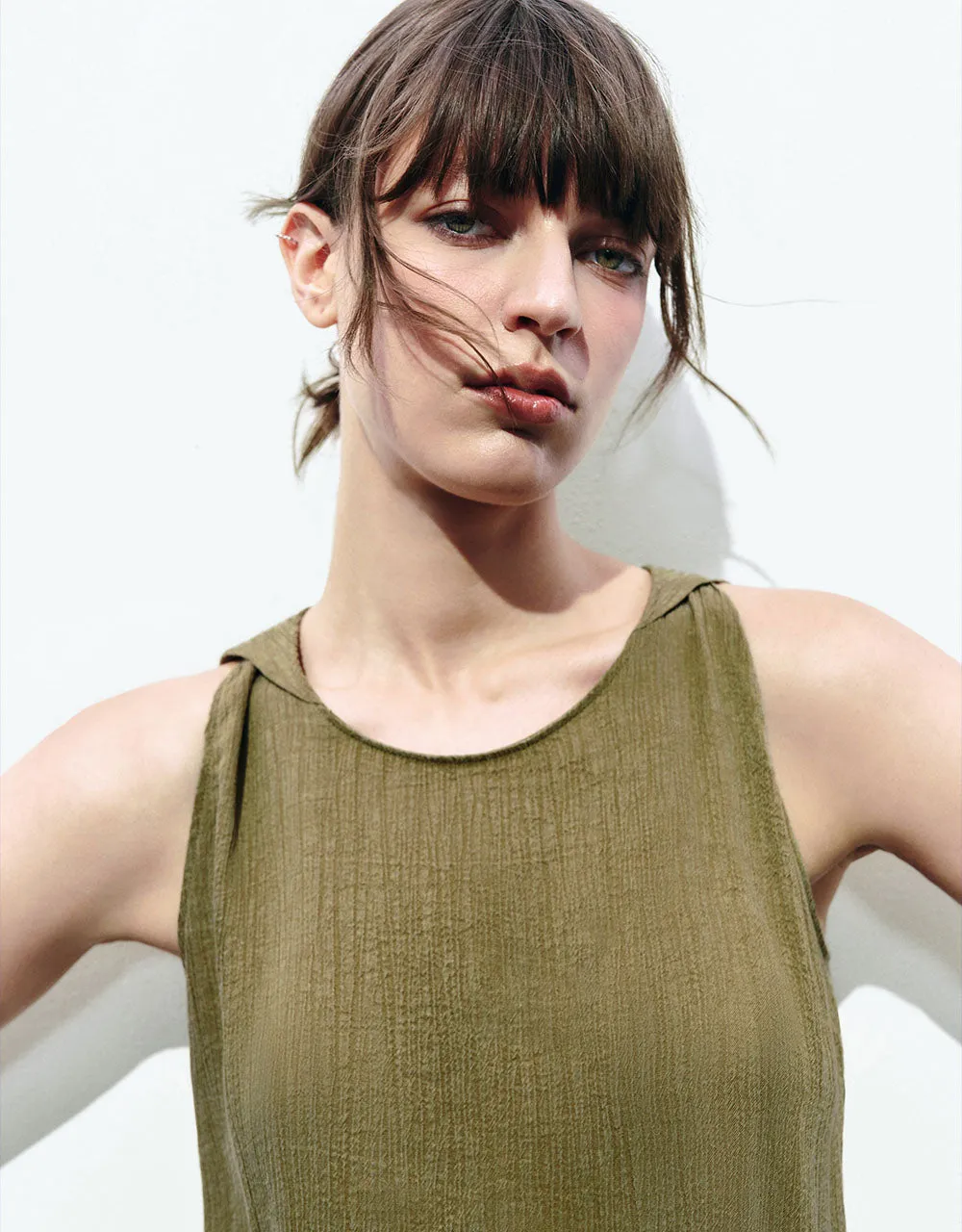 Sleeveless Crew Neck Blouse sold by Urban Revivo product image thumbnail 4