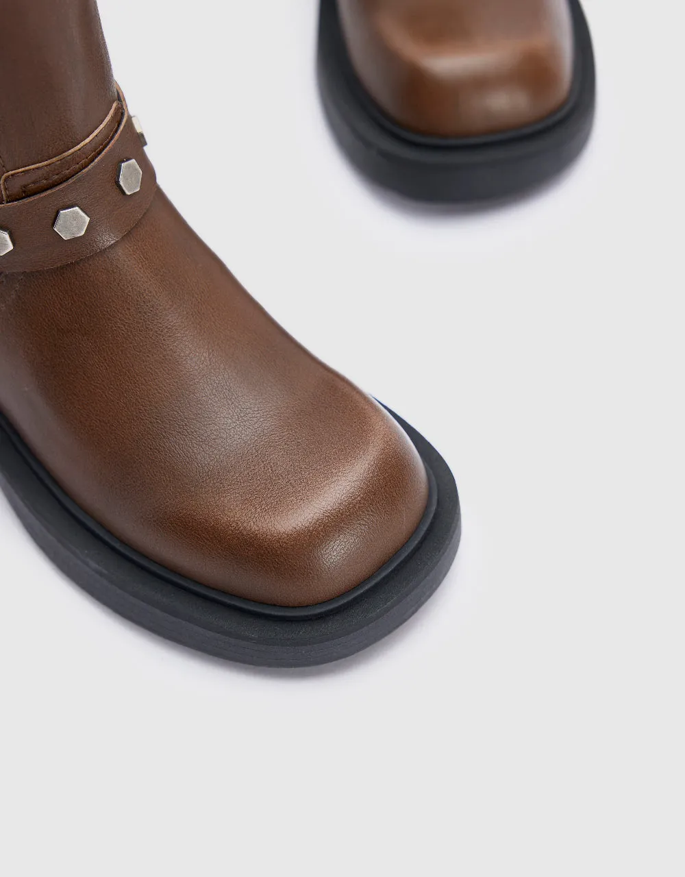 Multi-Buckle Round Toe Knee Boots sold by Urban Revivo product image thumbnail 5