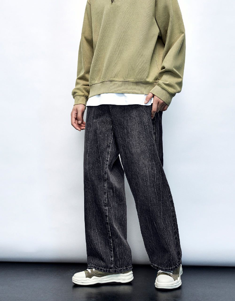 Loose Straight Jeans sold by Urban Revivo product image thumbnail 2