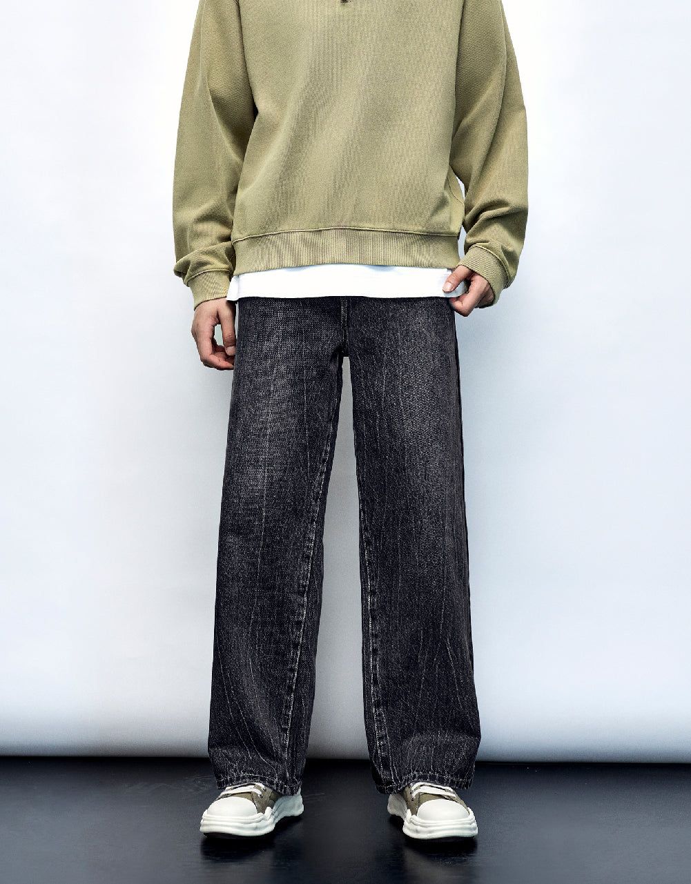 Loose Straight Jeans sold by Urban Revivo product image thumbnail 4