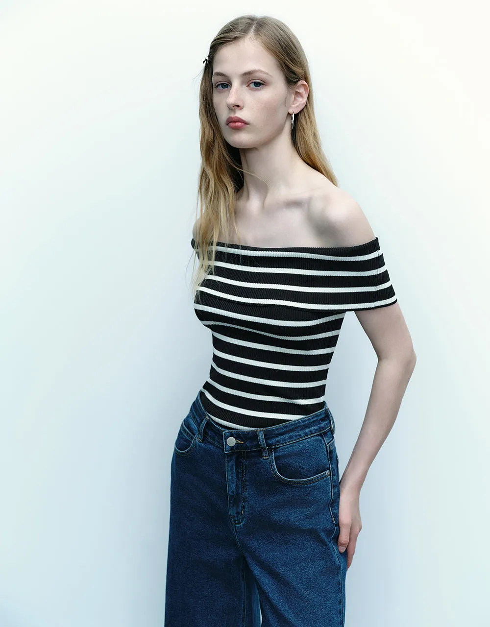 Striped Sleeveless Off-Shoulder Knitted T-Shirt sold by Urban Revivo product image thumbnail 3