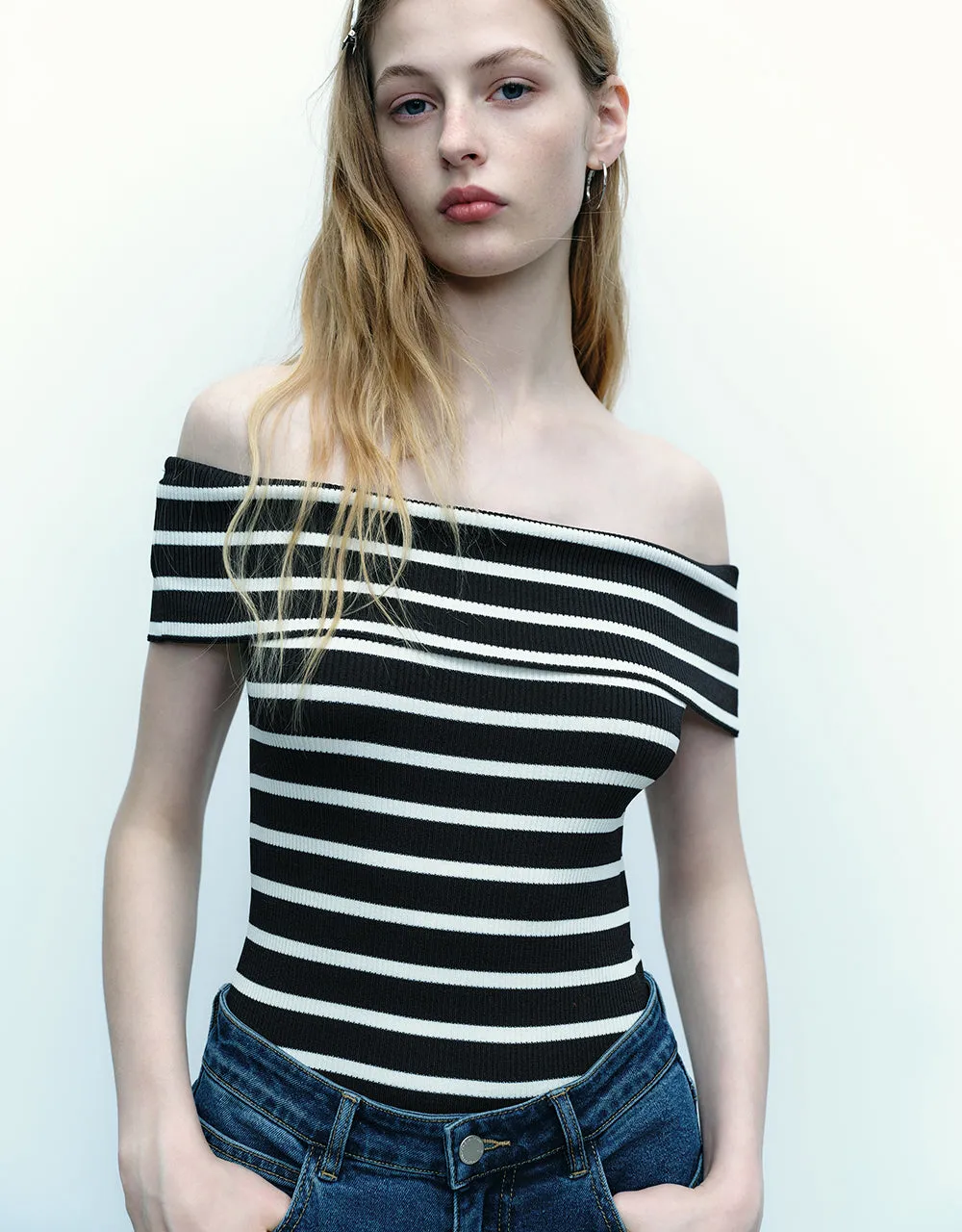Striped Sleeveless Off-Shoulder Knitted T-Shirt sold by Urban Revivo product image thumbnail 4