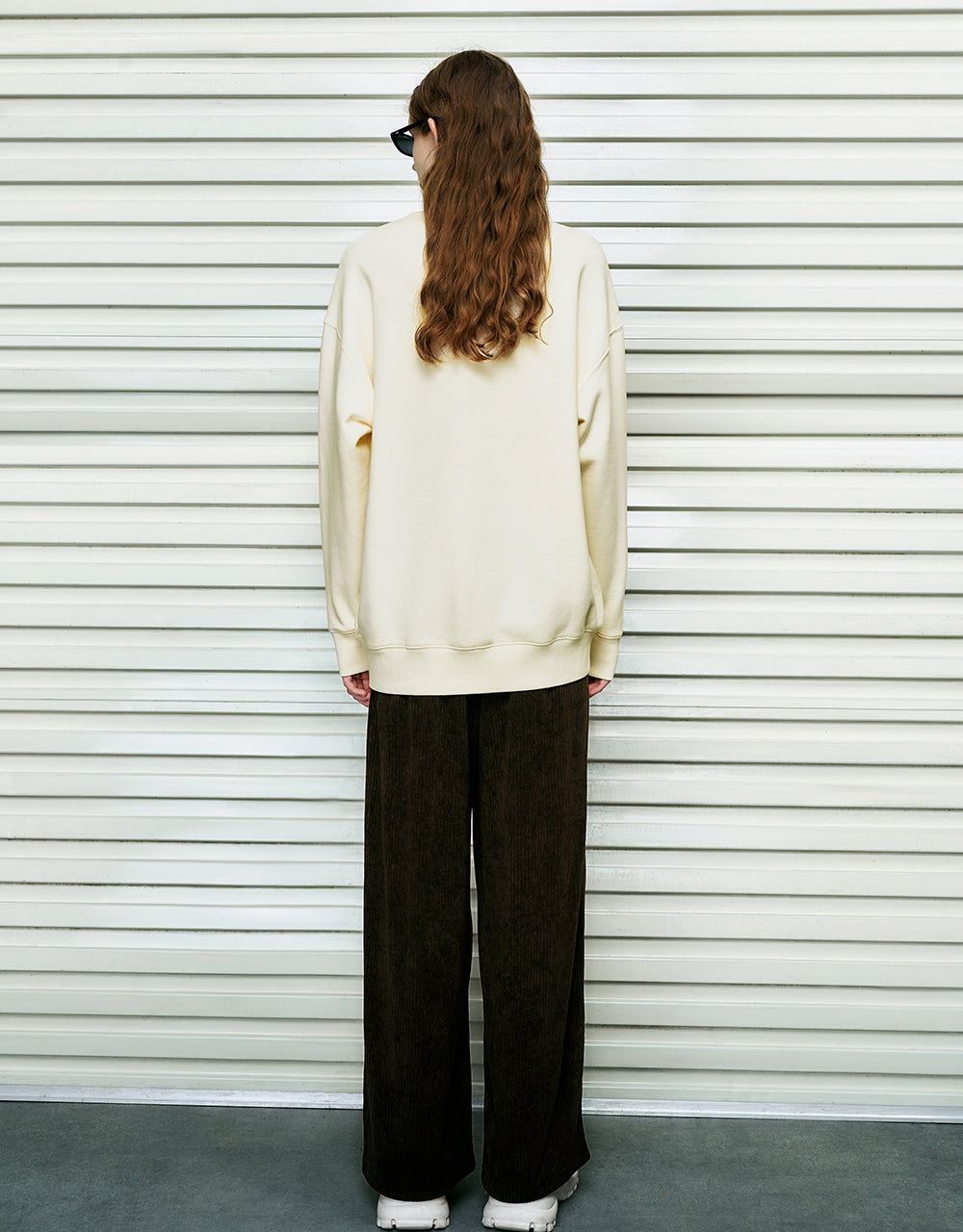 Letter Embossed Crew Neck Loose Sweatshirt sold by Urban Revivo product image thumbnail 4