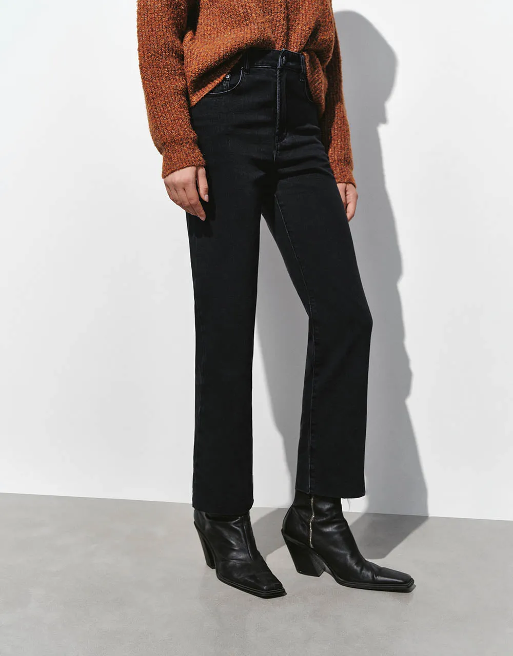 Raw Hem Straight Jeans sold by Urban Revivo product image thumbnail 4