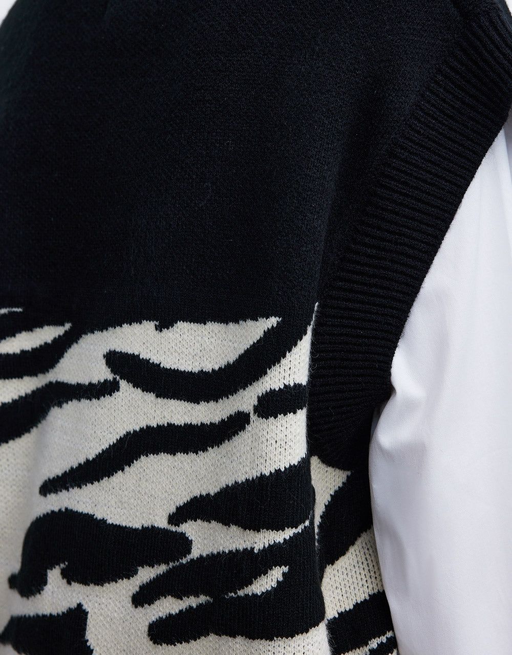 Zebra Striped Button Up Sweater Vest sold by Urban Revivo product image thumbnail 3