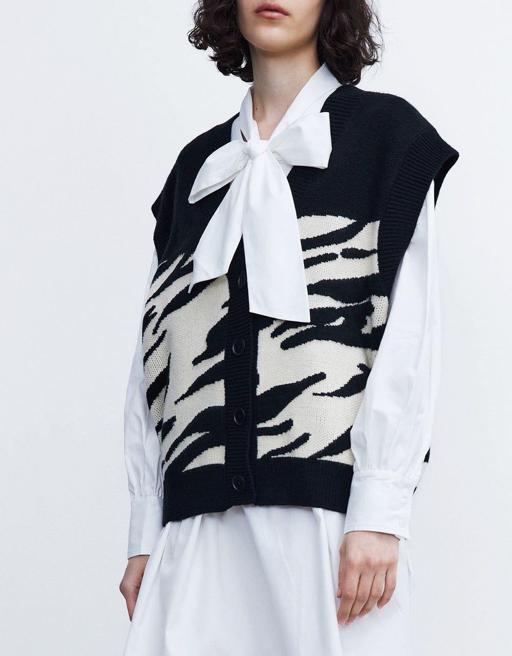 Zebra Striped Button Up Sweater Vest sold by Urban Revivo product image thumbnail 2