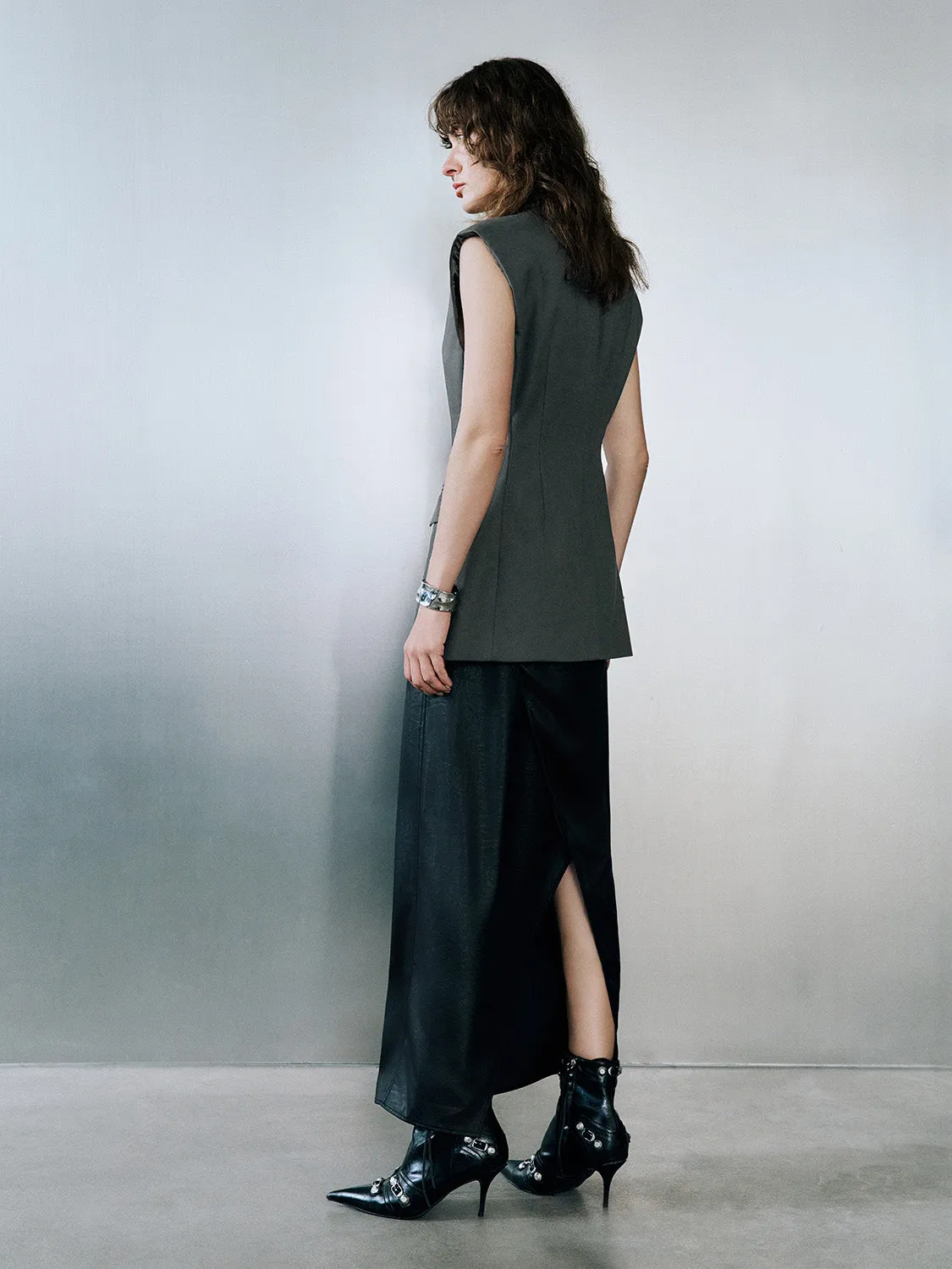 Peak Lapel Skater Vest sold by Urban Revivo product image thumbnail 4