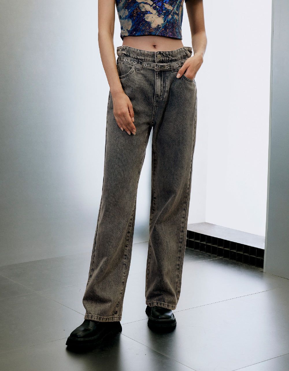 Wide-Leg Jeans With Belt sold by Urban Revivo product image thumbnail 2
