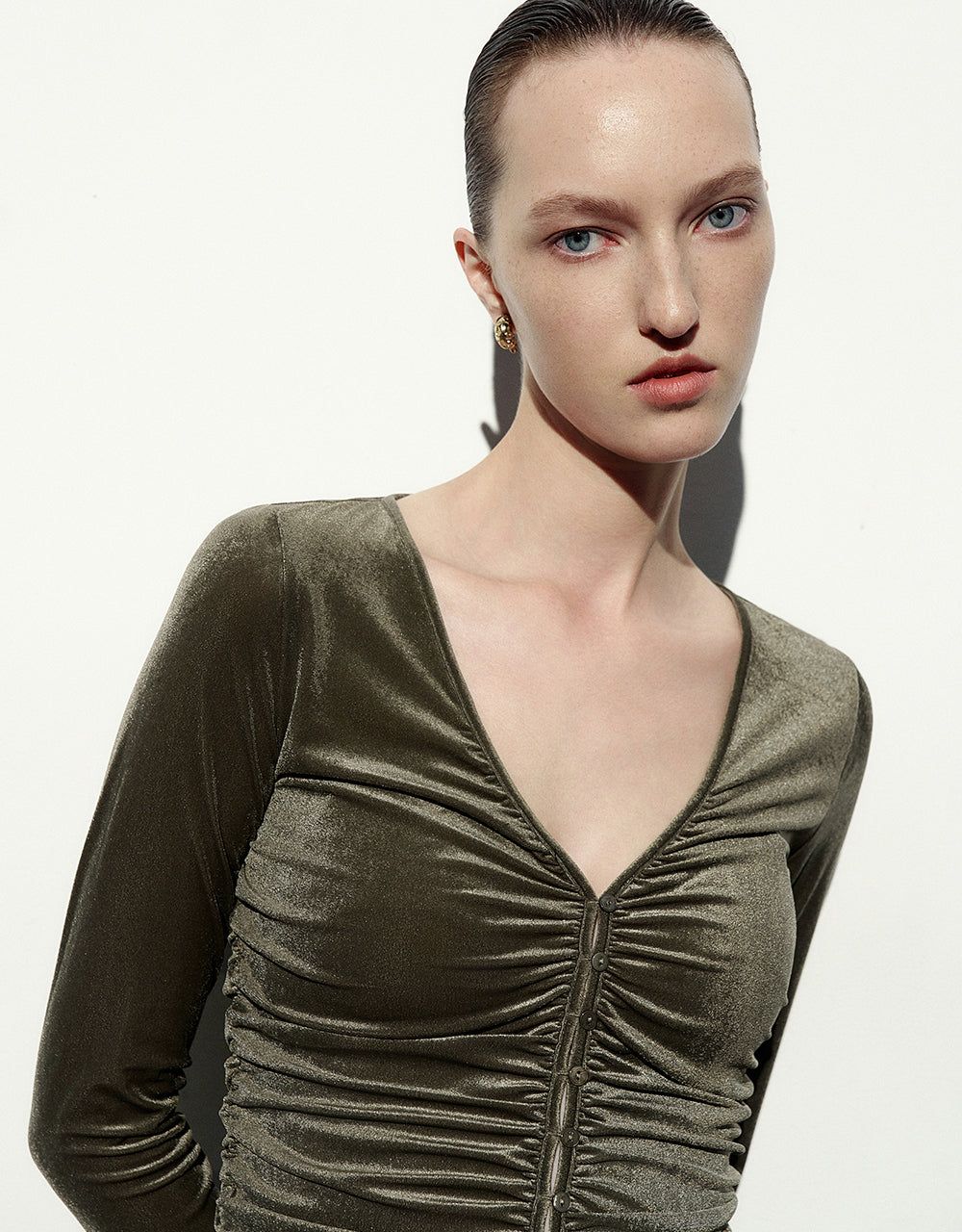 Ruched V-Neck Knitted Skinny T-Shirt sold by Urban Revivo product image thumbnail 5