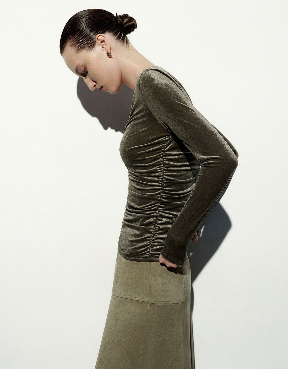 Ruched V-Neck Knitted Skinny T-Shirt sold by Urban Revivo product image thumbnail 3