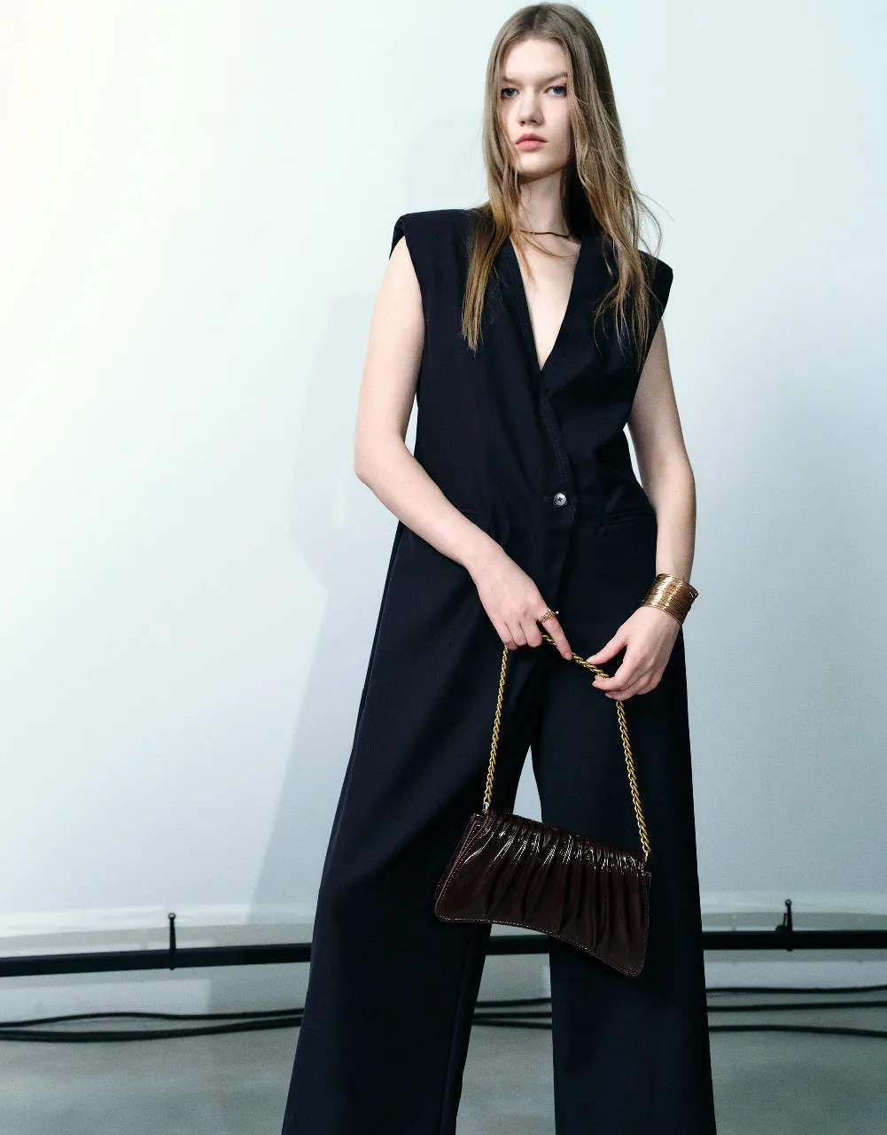 Sleeveless V-Neck Jumpsuit sold by Urban Revivo product image thumbnail 3