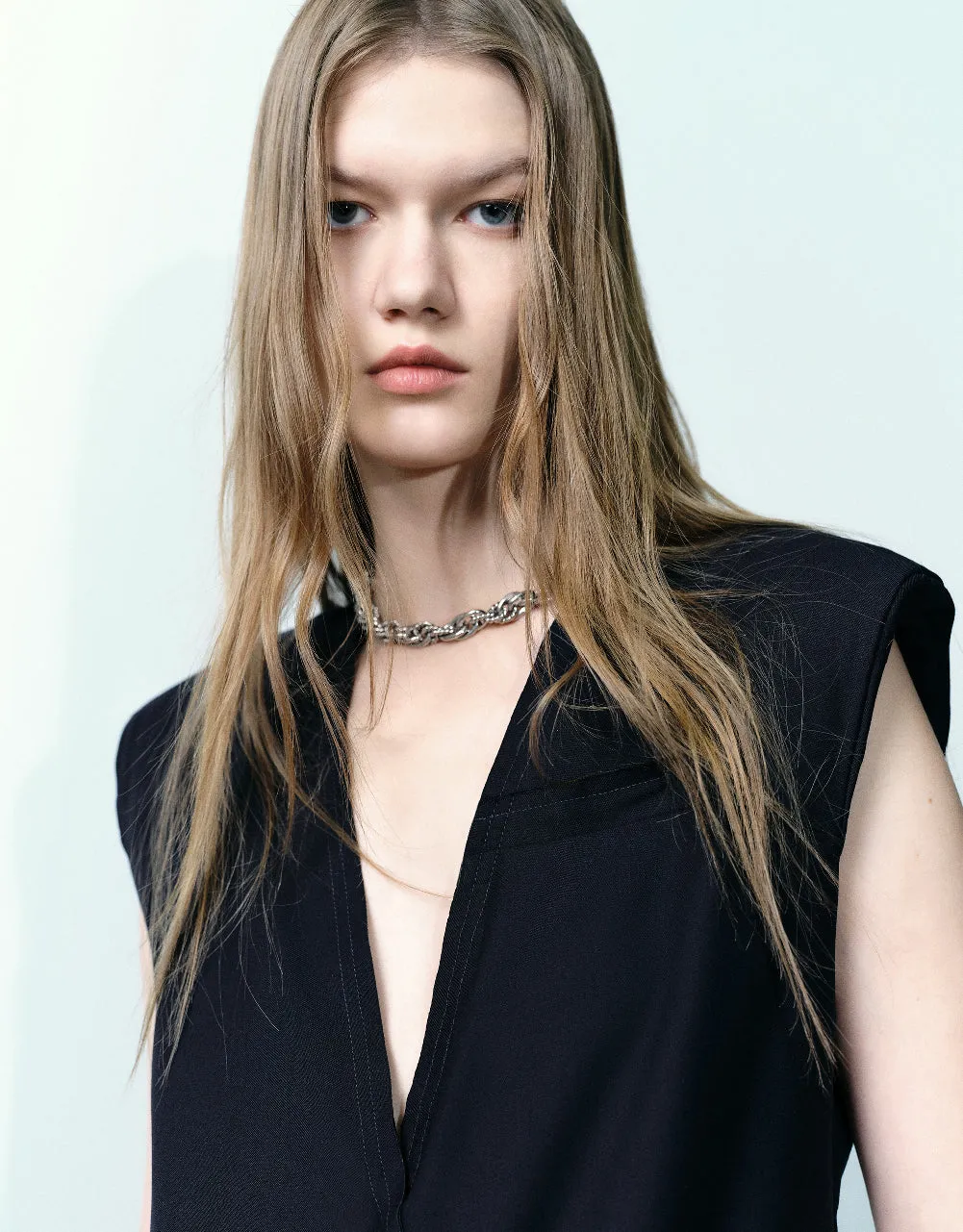 Sleeveless V-Neck Jumpsuit sold by Urban Revivo product image thumbnail 5