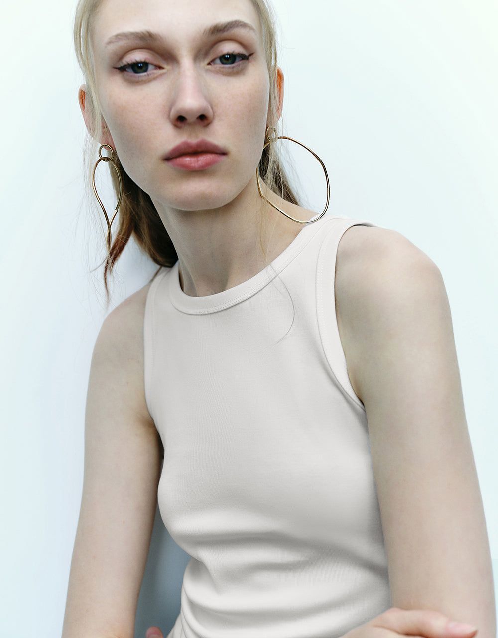 Crew Neck Tank Top sold by Urban Revivo product image thumbnail 5
