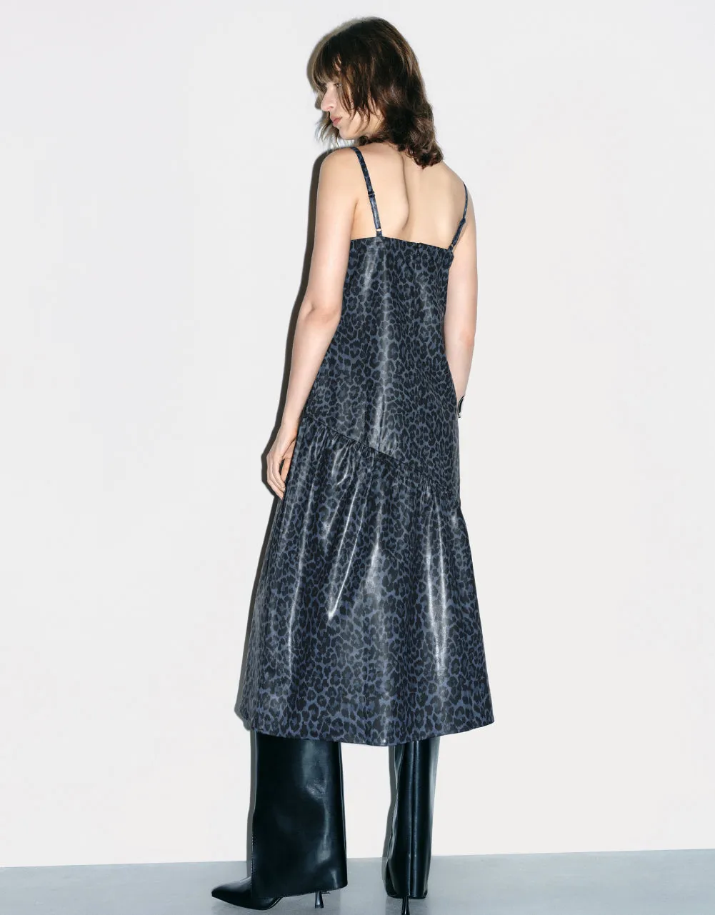 Leopard Printed Sleeveless V-Neck A-Line Dress sold by Urban Revivo product image thumbnail 4