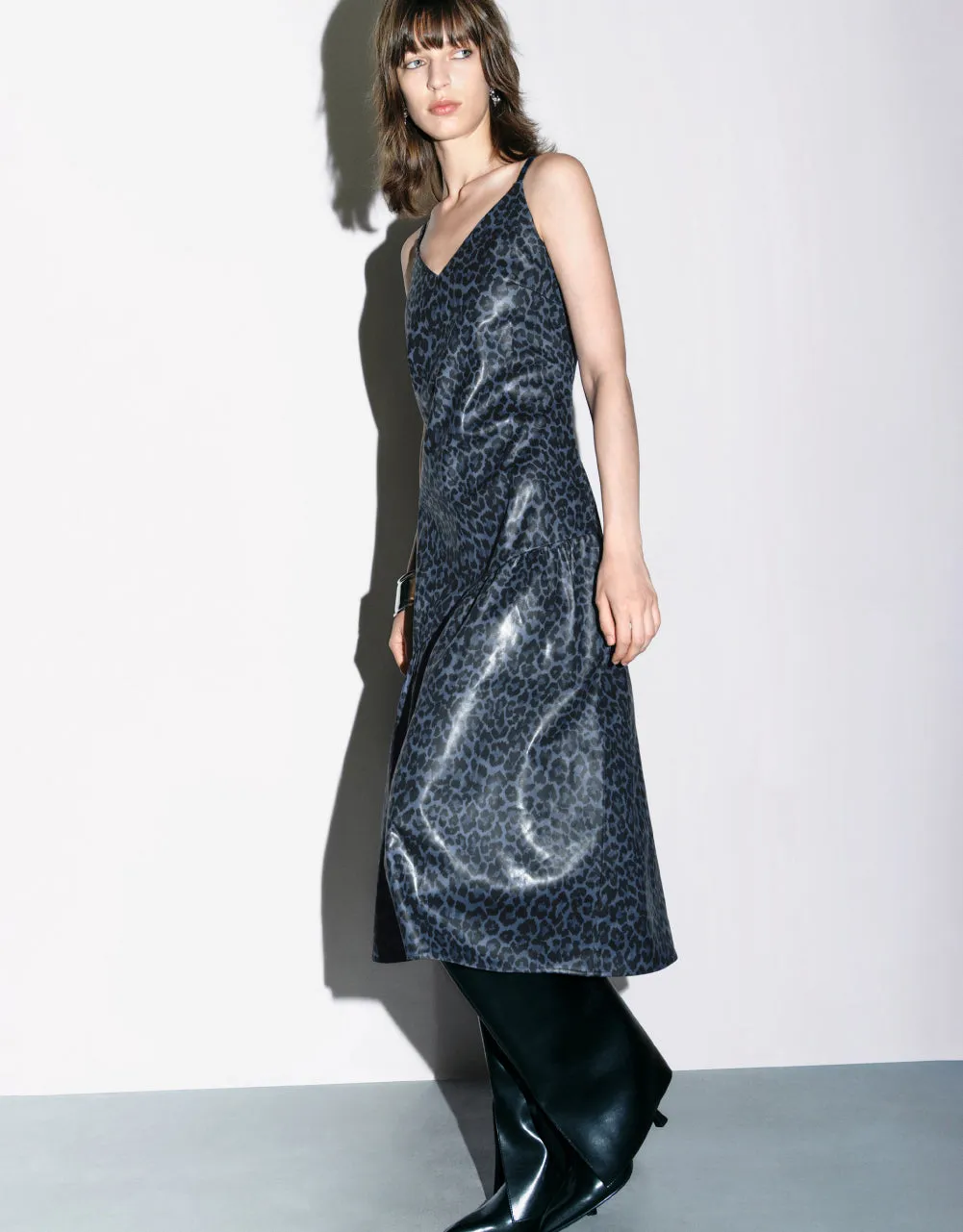 Leopard Printed Sleeveless V-Neck A-Line Dress sold by Urban Revivo product image thumbnail 3