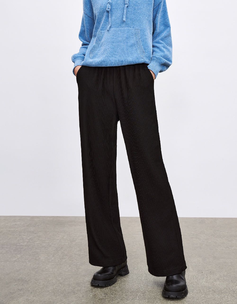 Elastic Waist Wide-Leg Pants sold by Urban Revivo product image thumbnail 2