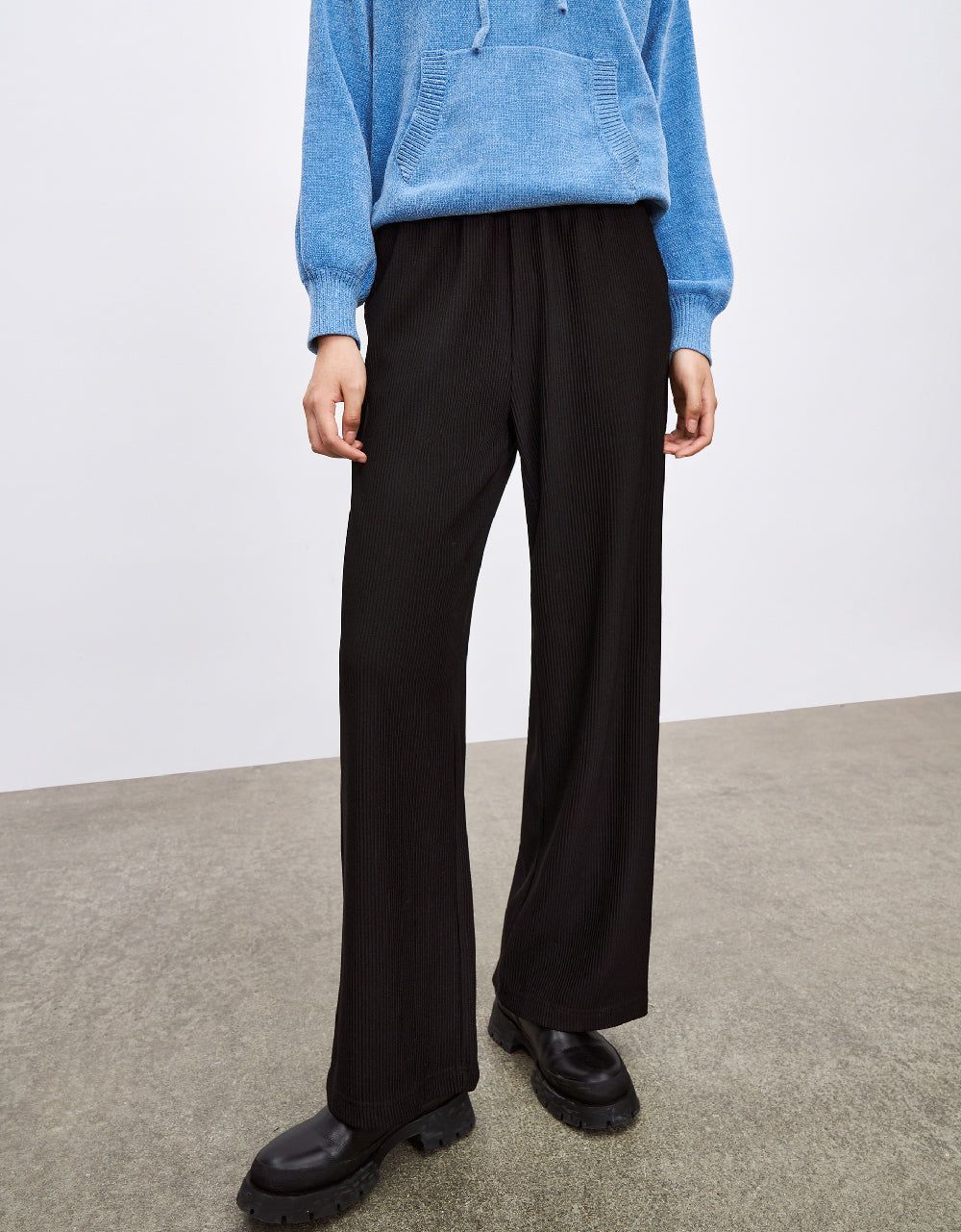 Elastic Waist Wide-Leg Pants sold by Urban Revivo product image thumbnail 4