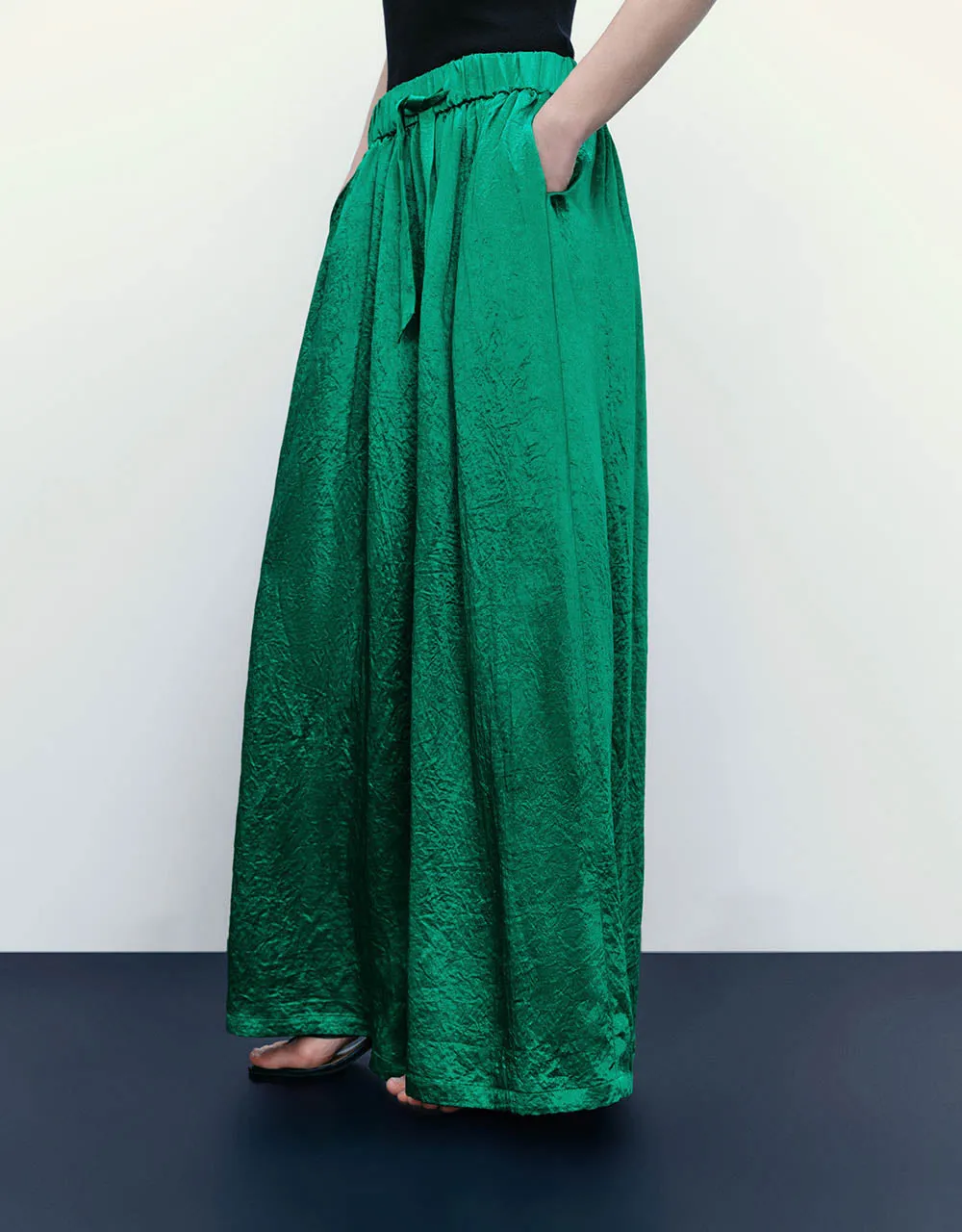 Elastic Waist Wide-Leg Pants sold by Urban Revivo product image thumbnail 4