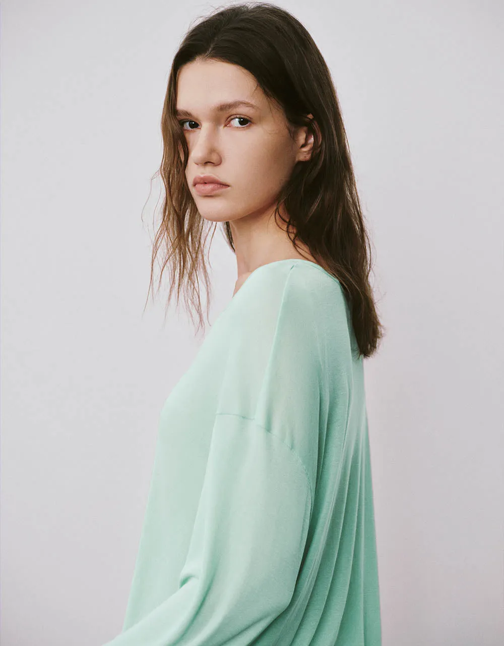 Twist Front V-Neck Loose T-Shirt sold by Urban Revivo product image thumbnail 4