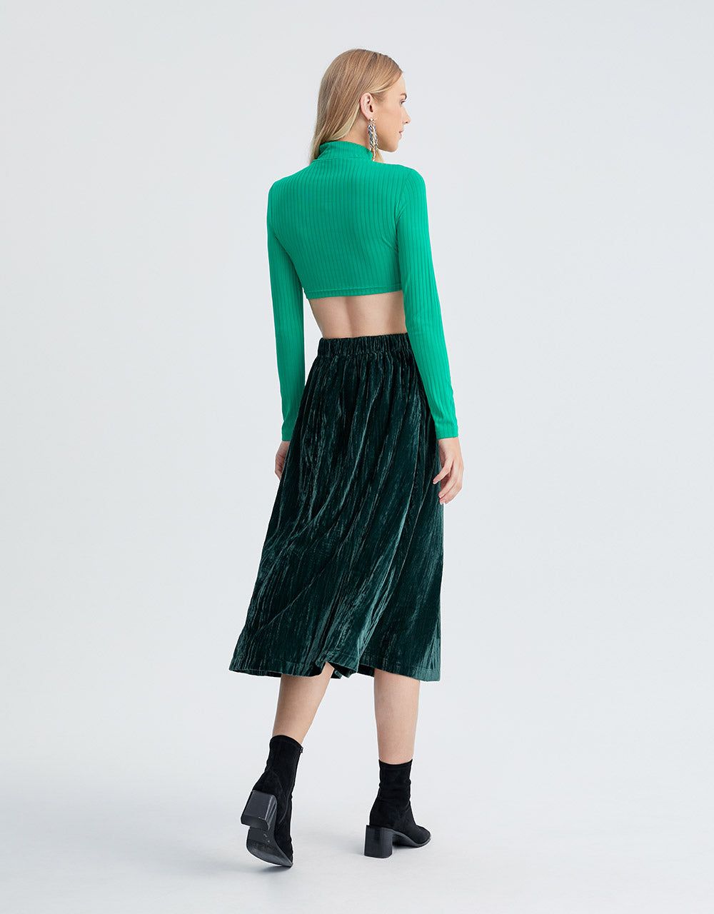 Crossover Hem Cut Out Crop Top sold by Urban Revivo product image thumbnail 5