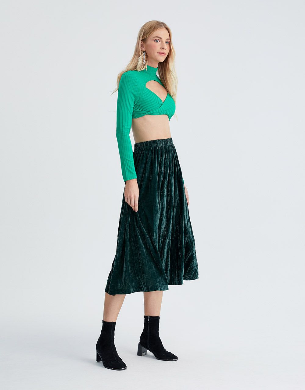 Crossover Hem Cut Out Crop Top sold by Urban Revivo product image thumbnail 4