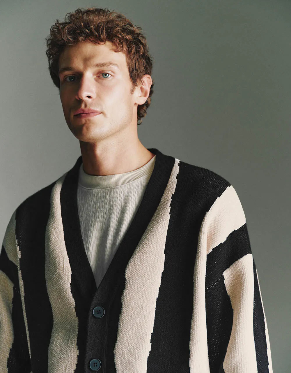 Striped V-Neck Knitted Cardigan sold by Urban Revivo product image thumbnail 4