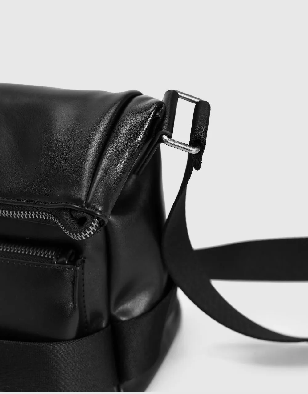 Multi-Pocket Vegan Leather Crossbody Bag sold by Urban Revivo product image thumbnail 5