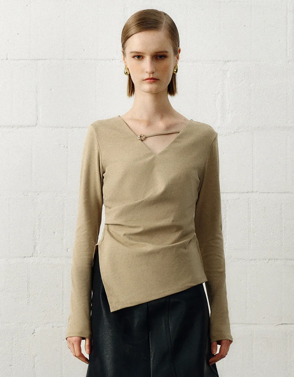 Asymmetric V-Neck Skinny T-Shirt sold by Urban Revivo