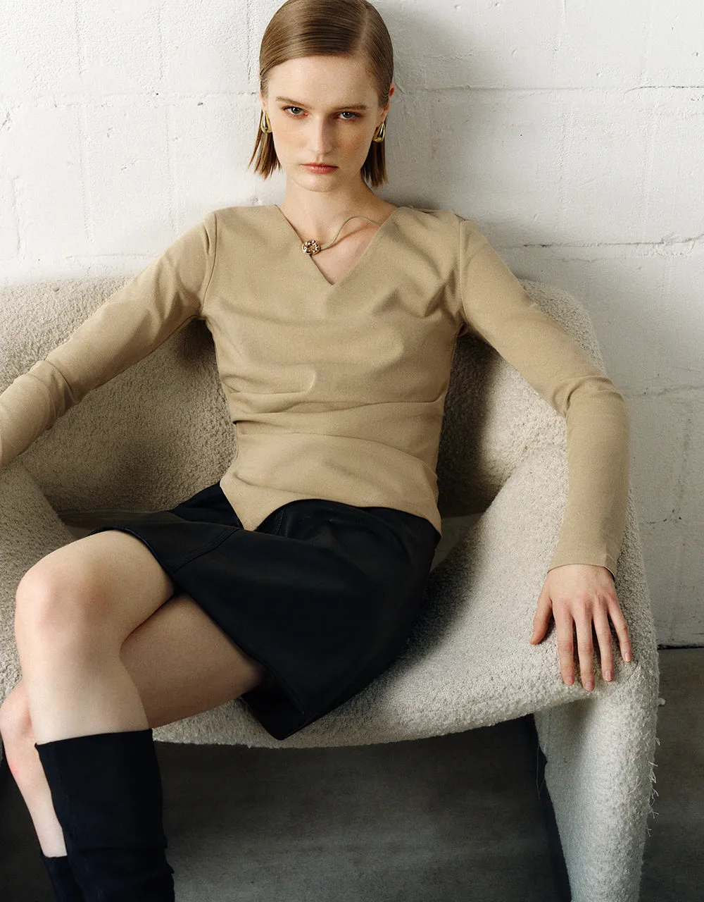 Asymmetric V-Neck Skinny T-Shirt sold by Urban Revivo product image thumbnail 3