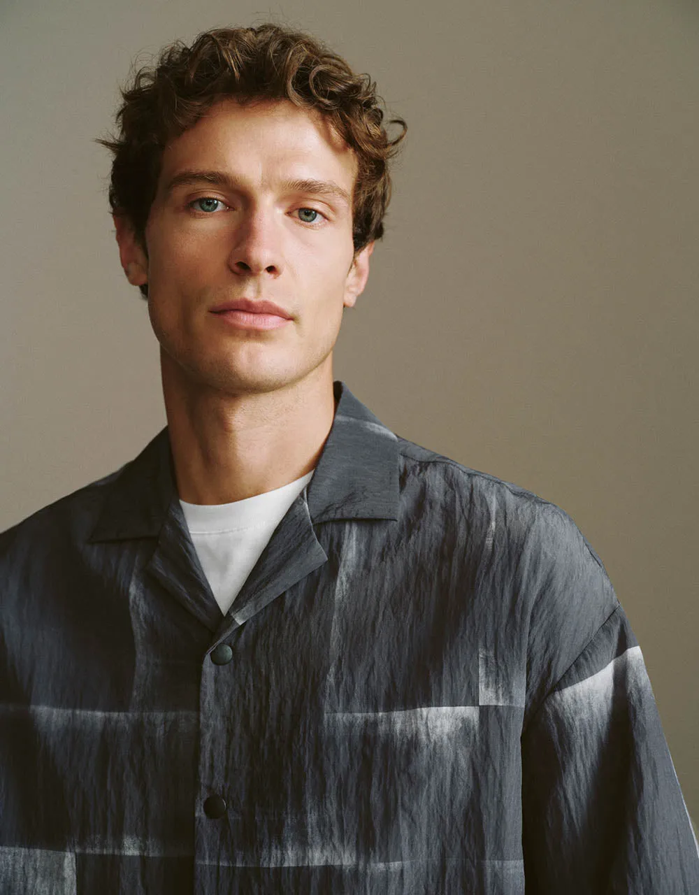 Button Up Straight Loose Shirt sold by Urban Revivo product image thumbnail 4