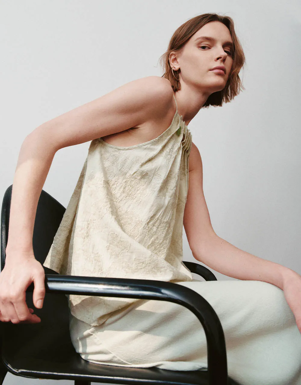 Halter Neck Linen Tank Top sold by Urban Revivo product image thumbnail 3